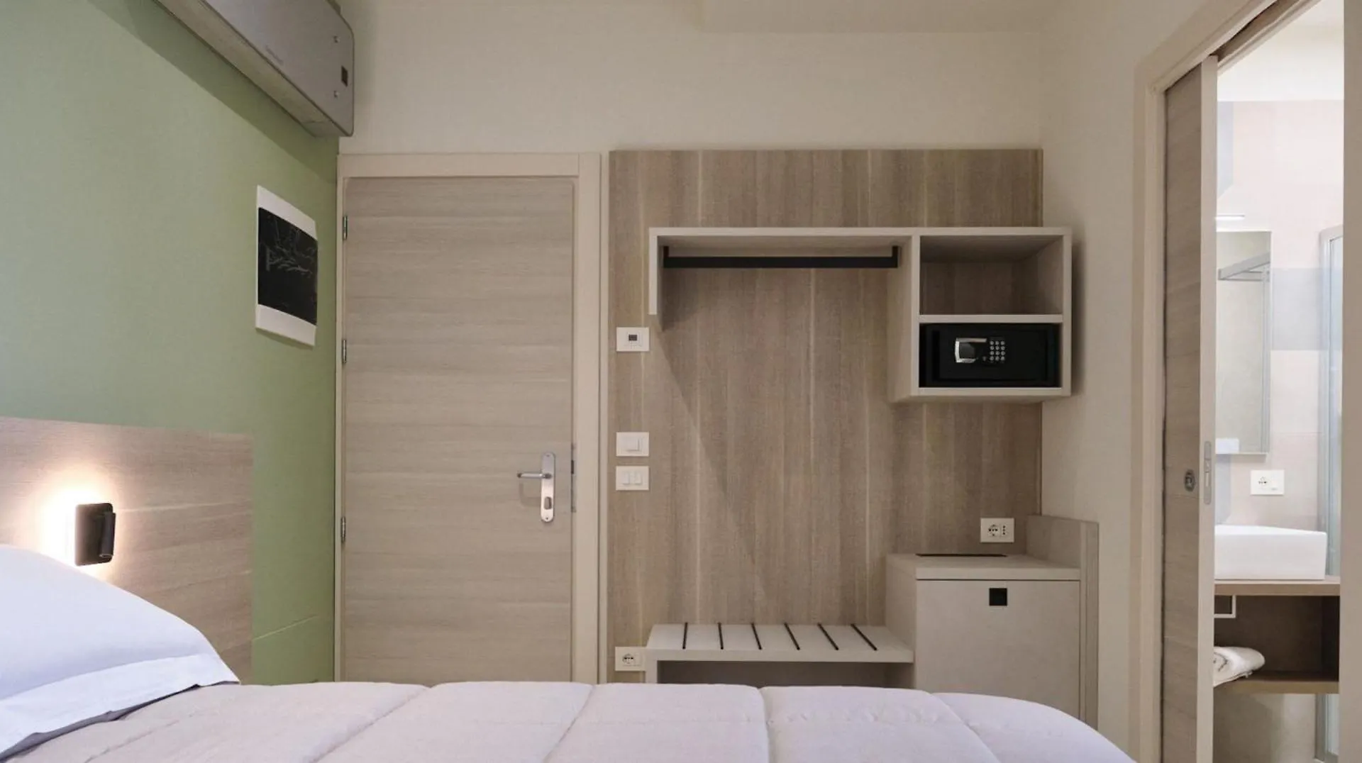 Guest house Room In Bb - Modernly Renovated Double Room In A Bb In Porto Viro Italy