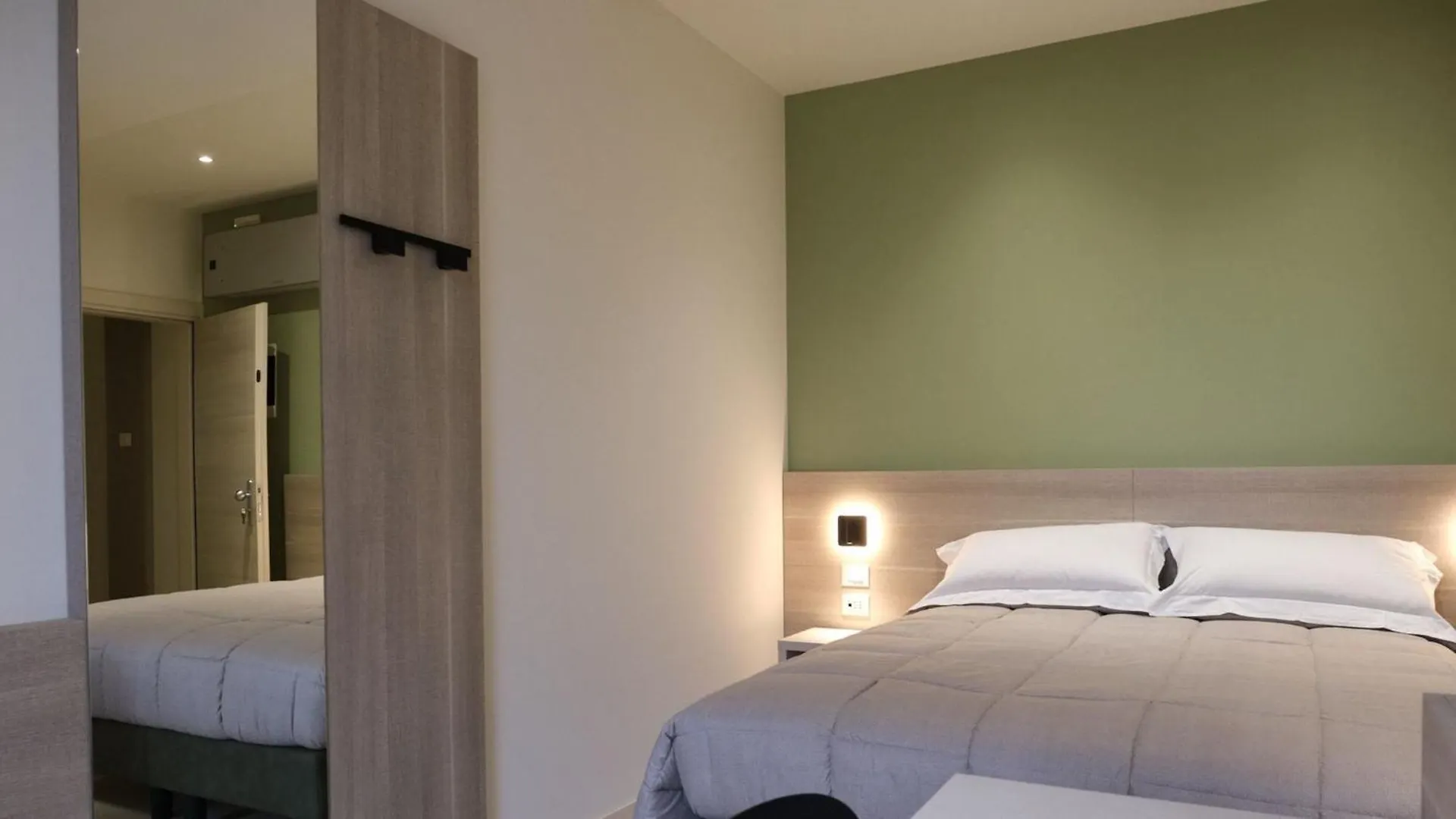 Room In Bb - Modernly Renovated Double Room In A Bb In Porto Viro 0*,  Italy