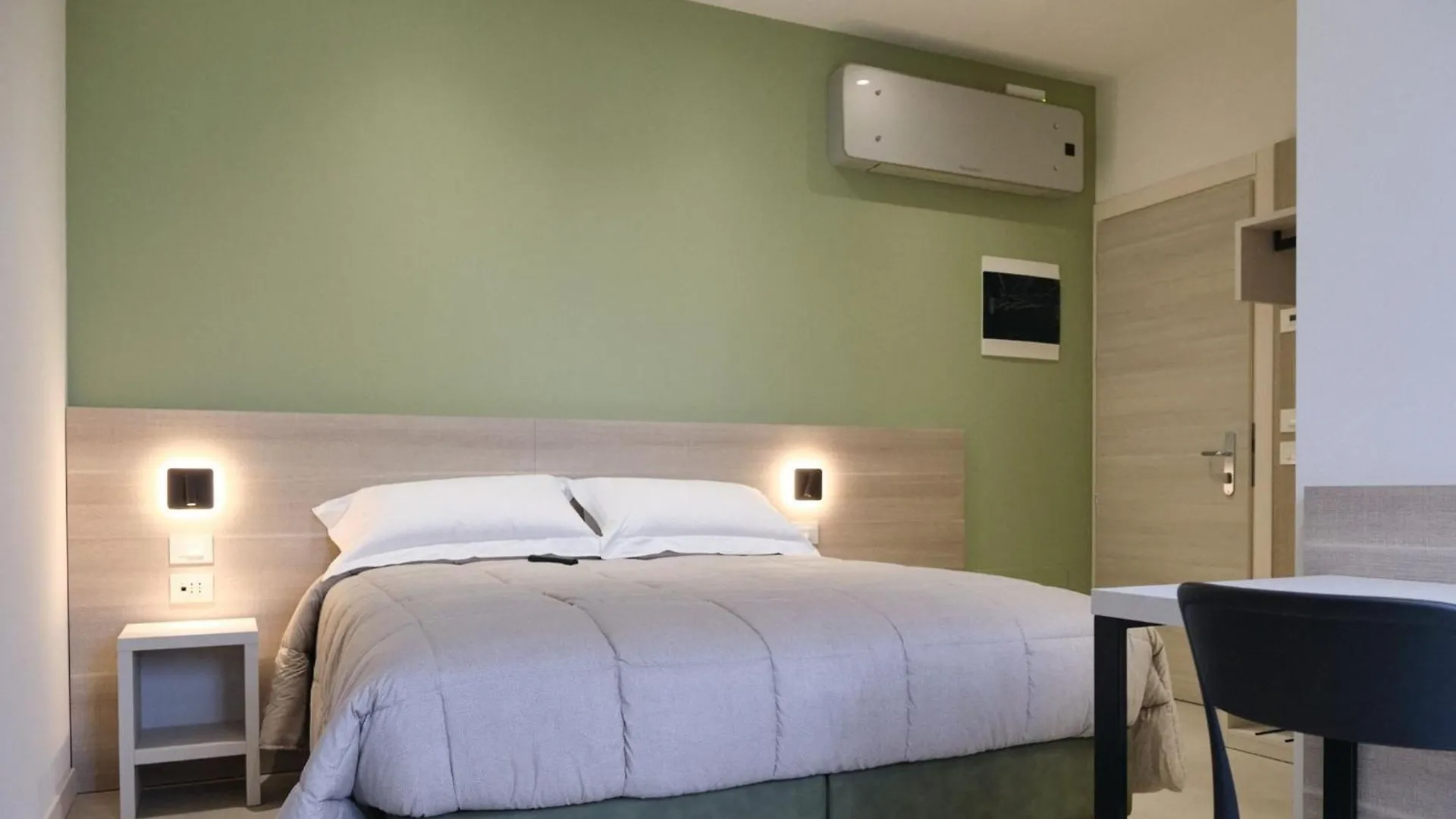 Room In Bb - Modernly Renovated Double Room In A Bb In Porto Viro Italy