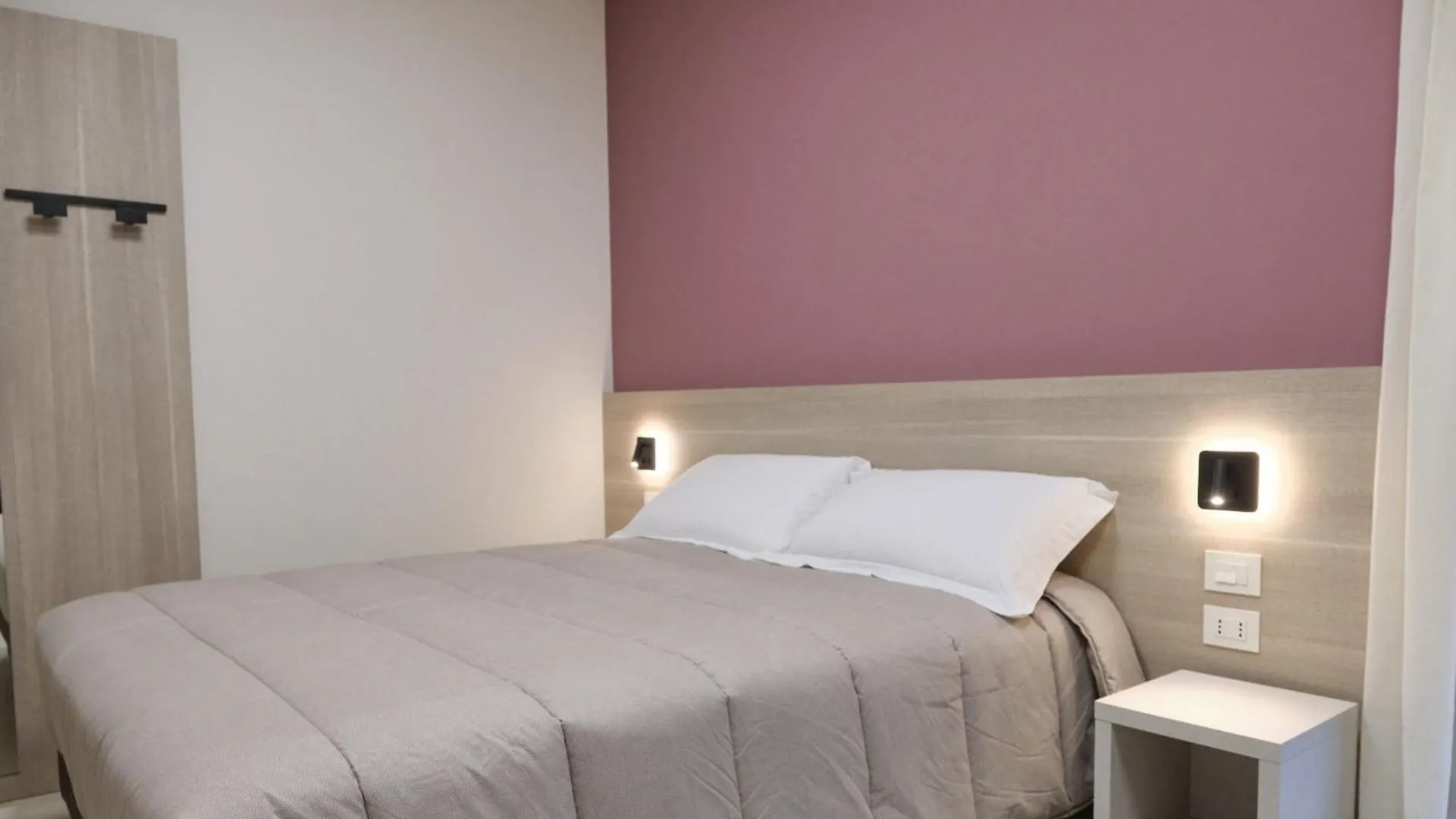 Room In Bb - Modernly Renovated Double Room In A Bb In Porto Viro Guest house