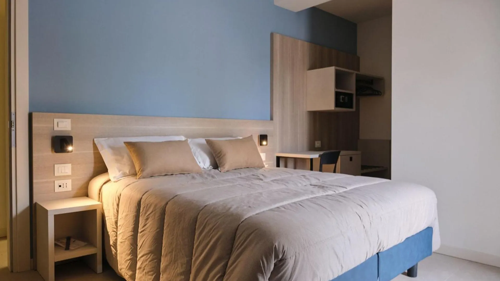 Room In Bb - Modernly Renovated Double Room In A Bb In Porto Viro