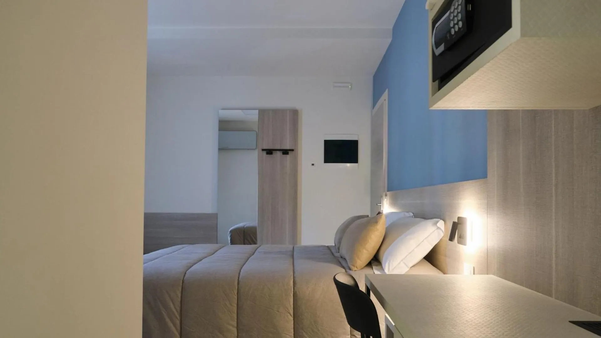 Room In Bb - Modernly Renovated Double Room In A Bb In Porto Viro Guest house